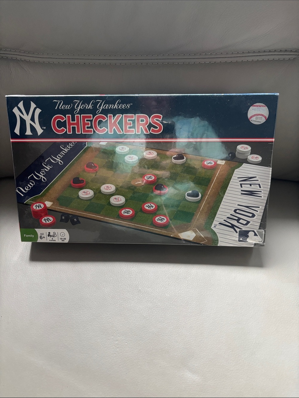 New York Yankees Checkers Game - Red & White Team Set